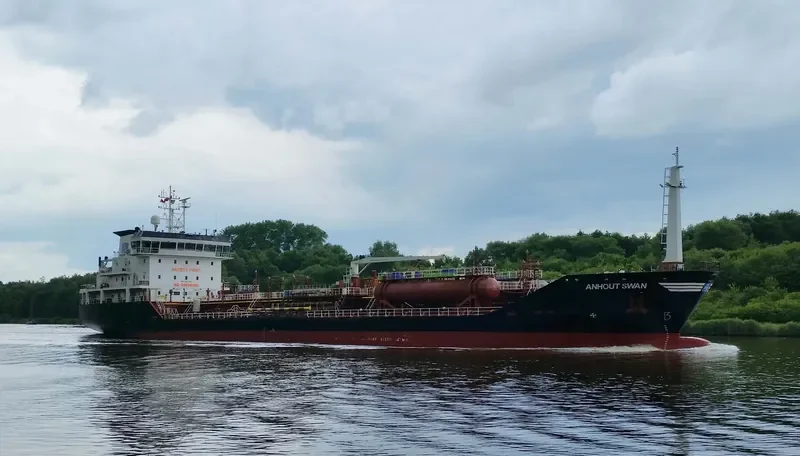 ANHOUT SWAN Tanker IMO 9401300 photo 6