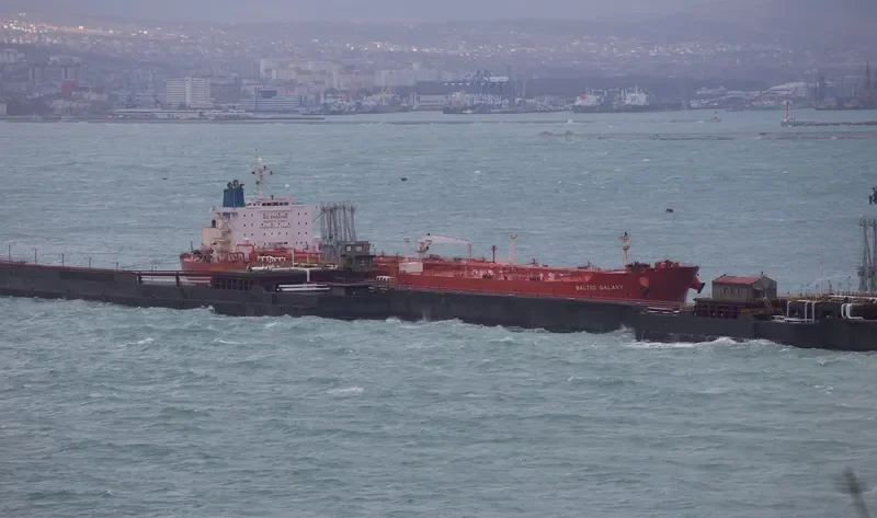 HONG KONG DAWN Tanker IMO 9402237 photo 9