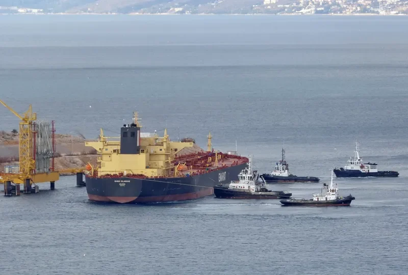 DUBAI GLAMOUR Tanker IMO 9402483 photo 2