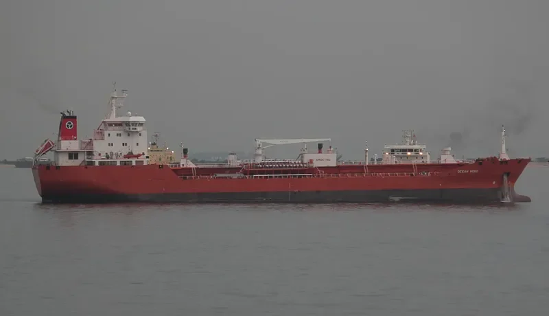 OCEAN HERO Tanker IMO 9402823 photo 5