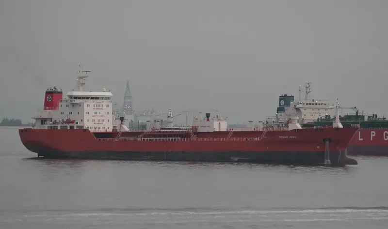 OCEAN HERO Tanker IMO 9402823 photo 6