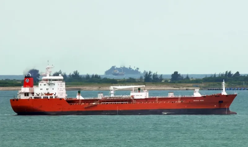 OCEAN HERO Tanker IMO 9402823 photo 7
