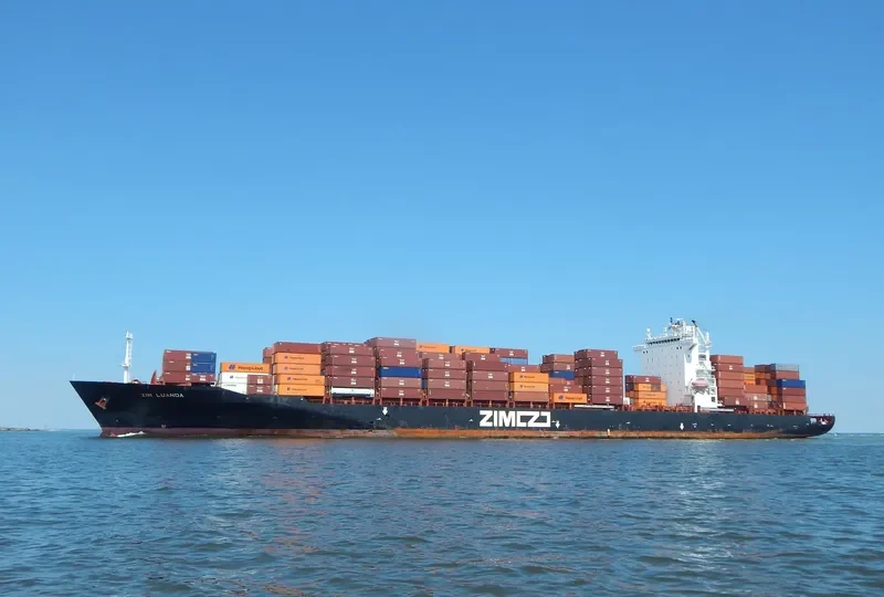 ZIM LUANDA Container Ship IMO 9403229 photo 2