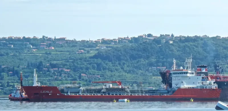 LEALE Tanker IMO 9404637 photo 8