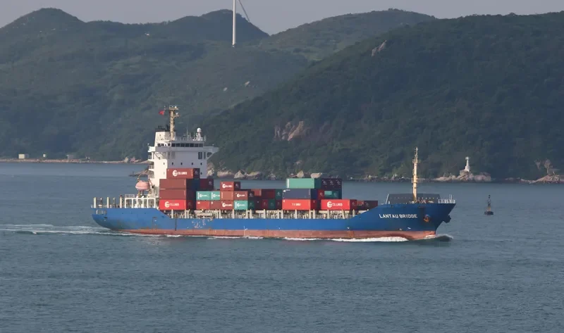LANTAU BRIDE Container Ship IMO 9404728