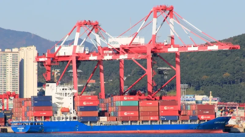 LANTAU BRIDE Container Ship IMO 9404728 photo 6
