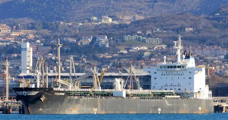 FOURNI Tanker IMO 9405564 photo 4