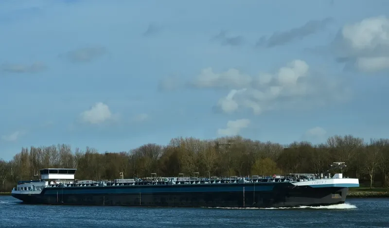 COMUS 2 Tanker IMO 9405760 photo 9