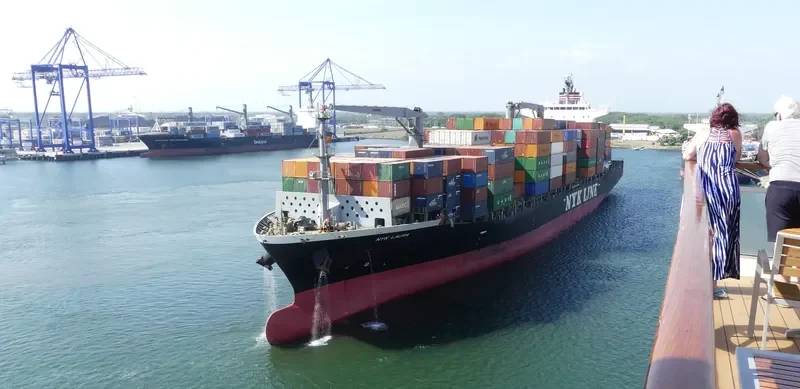 NYK LAURA Container Ship IMO 9406752 photo 2