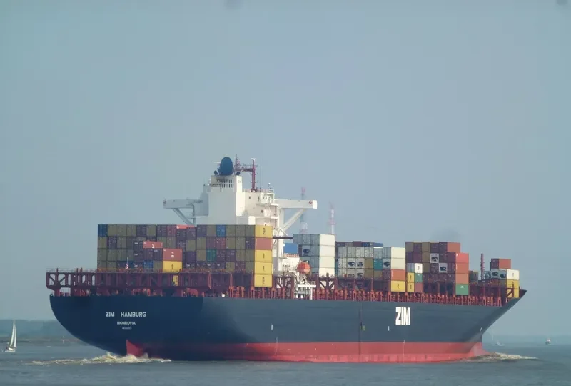 ZIM HAMBURG Container Ship IMO 9408786 photo 3