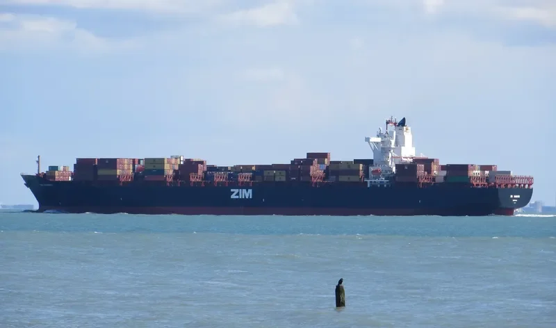ZIM HAMBURG Container Ship IMO 9408786 photo 4
