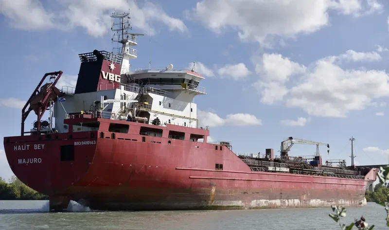 LAGERTHA Tanker IMO 9410143 photo 10