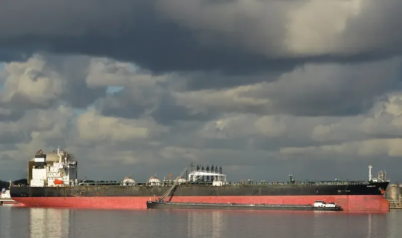 KAROLOS Tanker IMO 9410208 photo 9