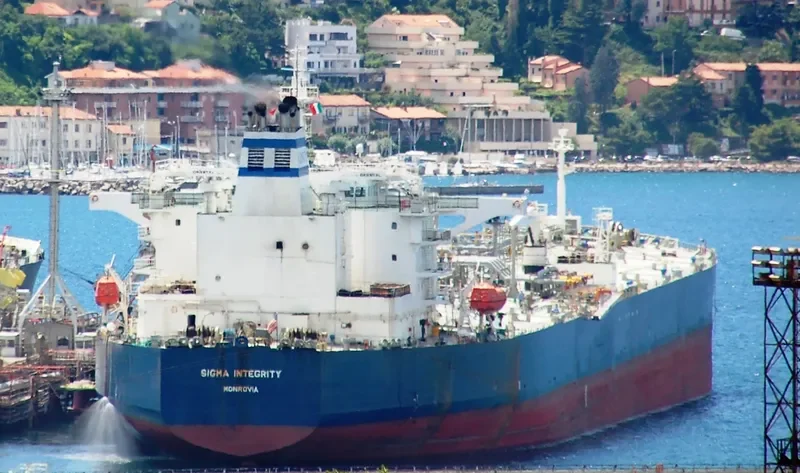 EUROINTEGRITY Tanker IMO 9410648 photo 9