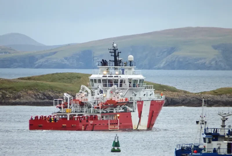VOS VOYAGER Offshore Vessel IMO 9411276 photo 2