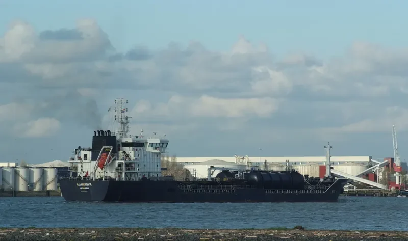 ALANGOVA Tanker IMO 9411927 photo 7
