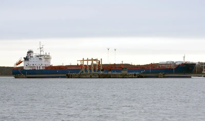 INVIKEN Tanker IMO 9411991 photo 8
