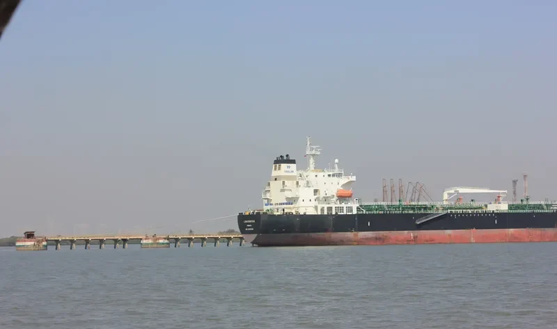 SWARNA GANGA Tanker IMO 9414802 photo 2