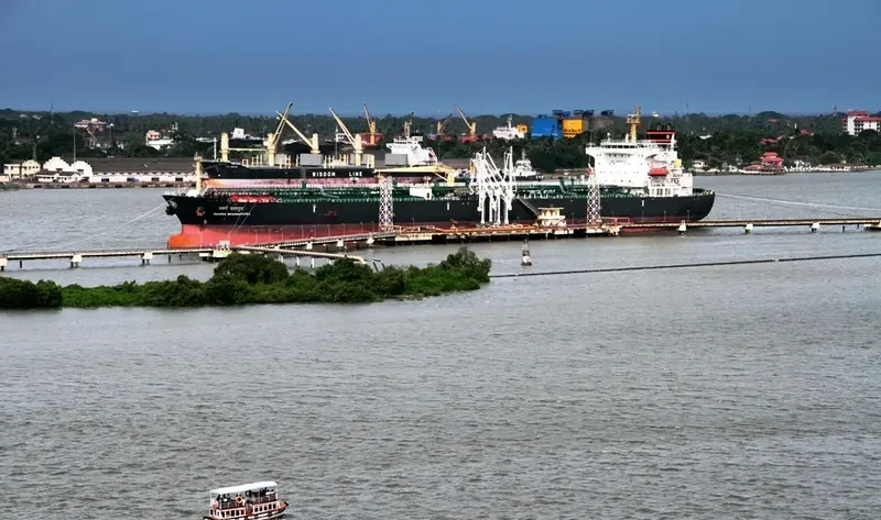 SWARNA BRAHMAPUTRA Tanker IMO 9414814 photo 2