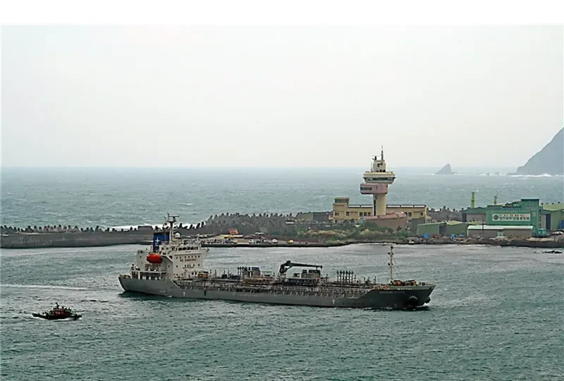 SOUTHERN FALCON Tanker IMO 9414993 photo 3