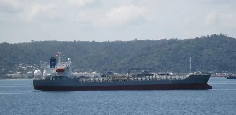 SOUTHERN FALCON Tanker IMO 9414993 photo 4