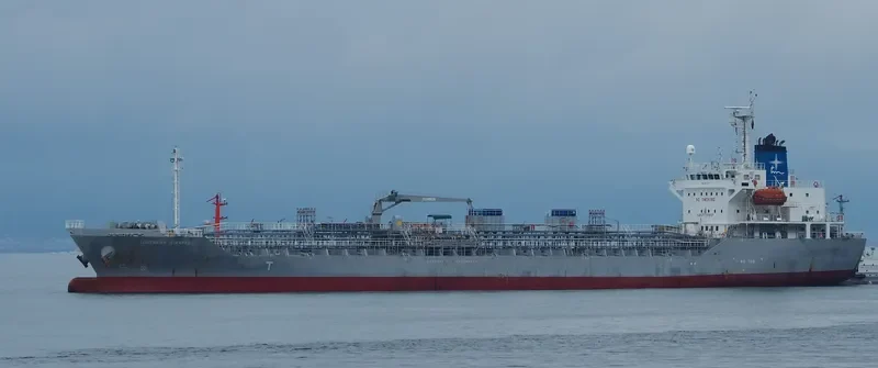 TONG YOUNG Tanker IMO 9415014 photo 4