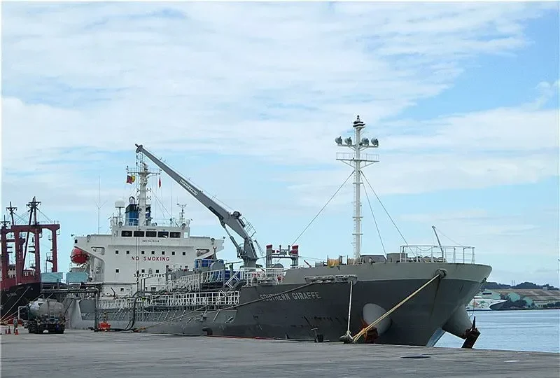 TONG YOUNG Tanker IMO 9415014 photo 5