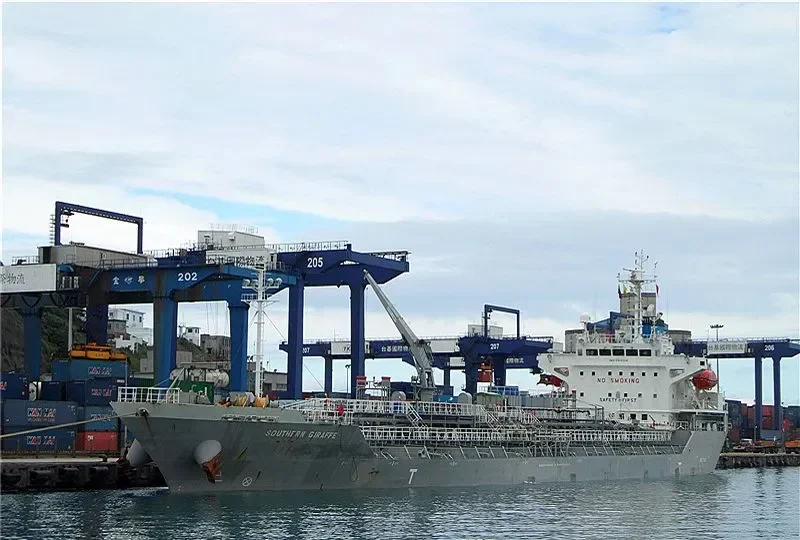 TONG YOUNG Tanker IMO 9415014 photo 7