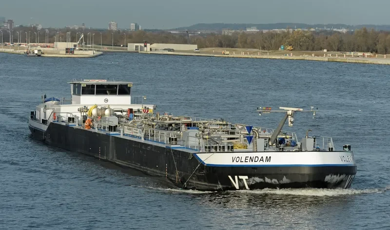 VOLENDAM Tanker IMO 9416305 photo 8