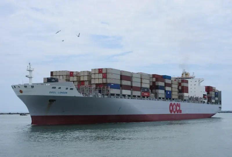 OOCL LONDON Container Ship IMO 9417268 photo 3