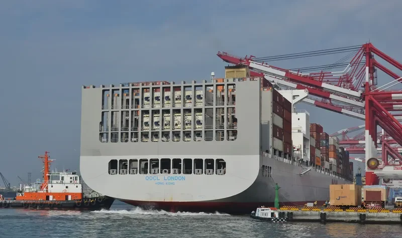 OOCL LONDON Container Ship IMO 9417268 photo 8