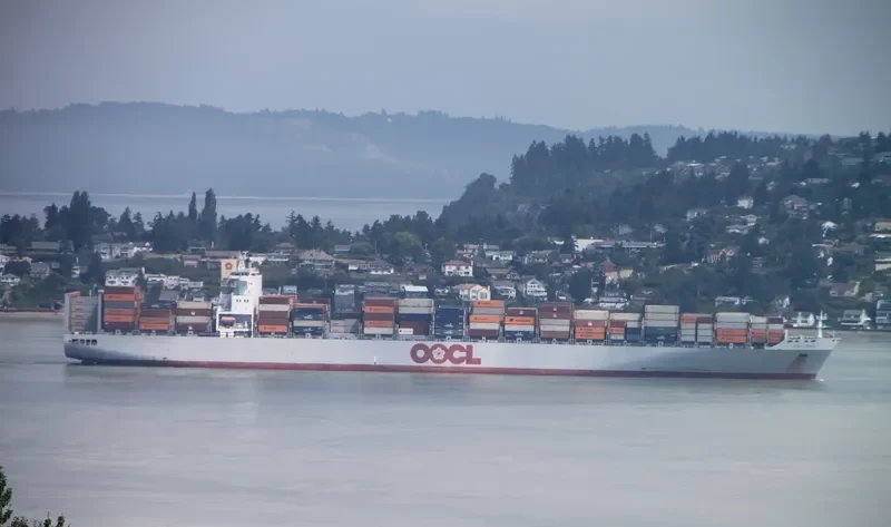 OOCL LONDON Container Ship IMO 9417268 photo 10
