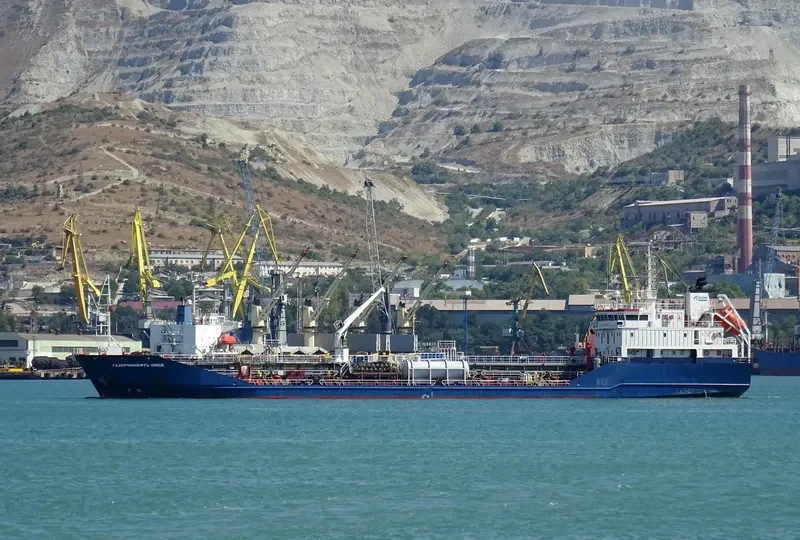 GAZPROMNEFT OMSK Tanker IMO 9418509 photo 7