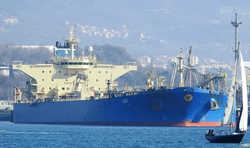 LEO Tanker IMO 9419151 photo 9
