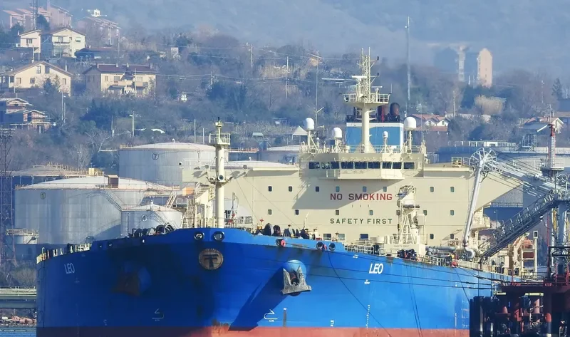 LEO Tanker IMO 9419151 photo 10