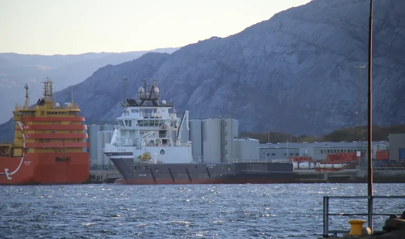 ISLAND CHIEFTAIN Offshore Vessel IMO 9419761 photo 2