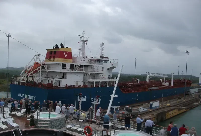 VOGE DIGNITY Tanker IMO 9420851 photo 9