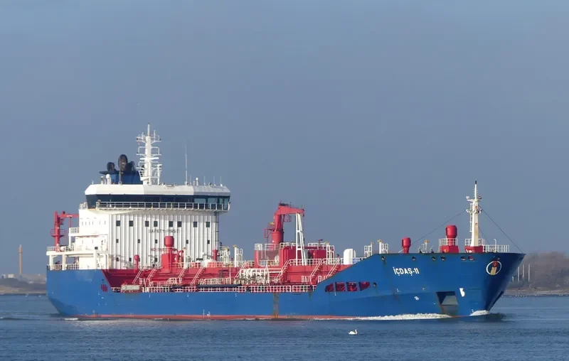 QIKIQTAALUK W Tanker IMO 9421221 photo 3