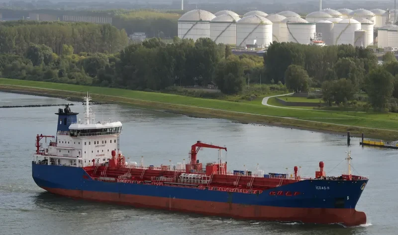 QIKIQTAALUK W Tanker IMO 9421221 photo 4