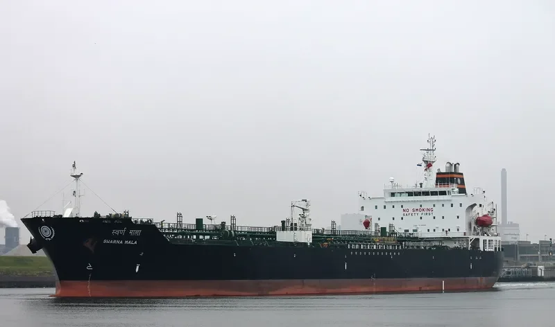 SWARNA MALA Tanker IMO 9421403 photo 6
