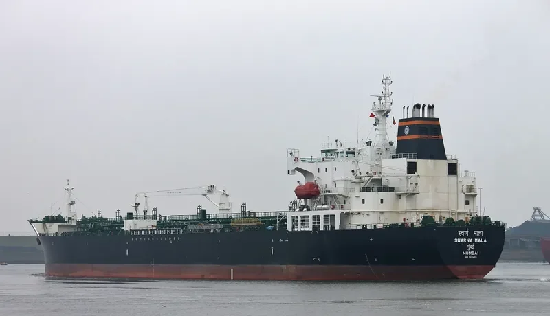 SWARNA MALA Tanker IMO 9421403 photo 7