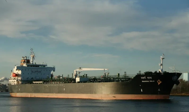SWARNA MALA Tanker IMO 9421403 photo 9
