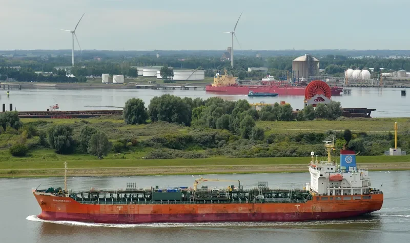 CELSIUS MONTREAL Tanker IMO 9423621 photo 2