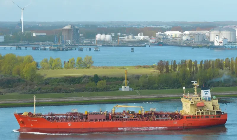 PVT AZURA Tanker IMO 9423683 photo 10