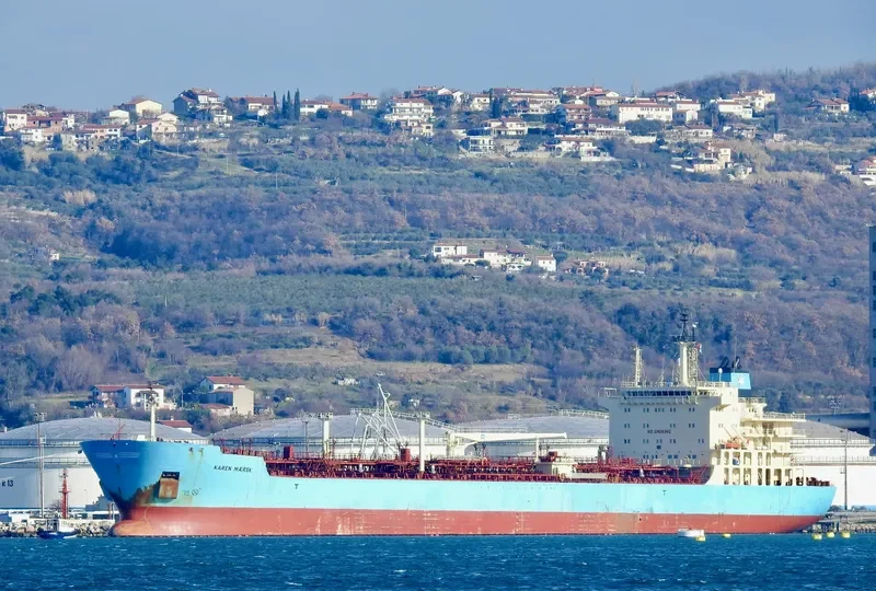 KAREN MAERSK Tanker IMO 9423712 photo 5