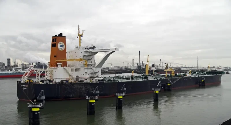 OLYMPIC LUCK Tanker IMO 9424211 photo 2