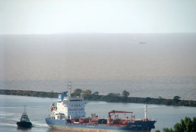 TOSNA STAR Tanker IMO 9425239 photo 3
