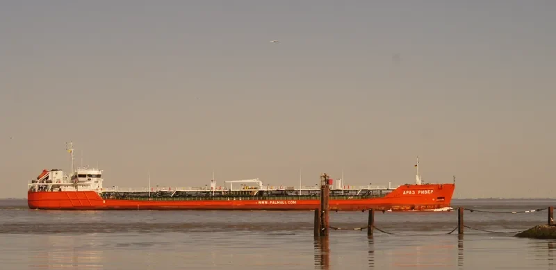ARAZ RIVER Tanker IMO 9435363 photo 3