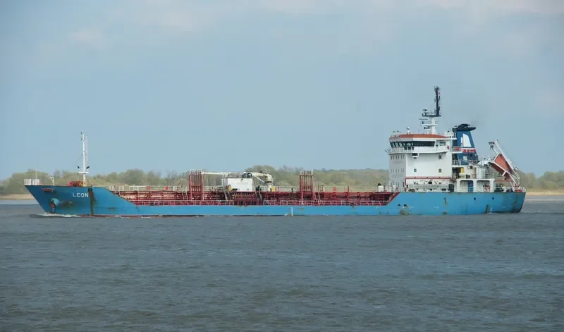 LEON Tanker IMO 9435844 photo 6