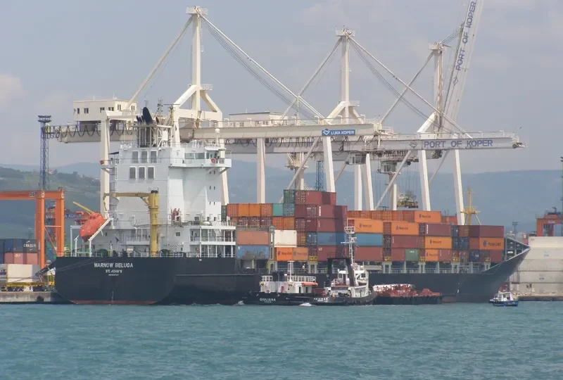 WARNOW BELUGA Container Ship IMO 9437127 photo 10